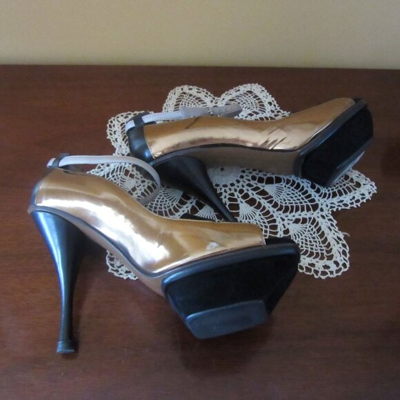 Great Pair of Marni High Heel Black & Gold Mary Jane Leather Heels SZ 39 or 8 US - Picture 5 of 7